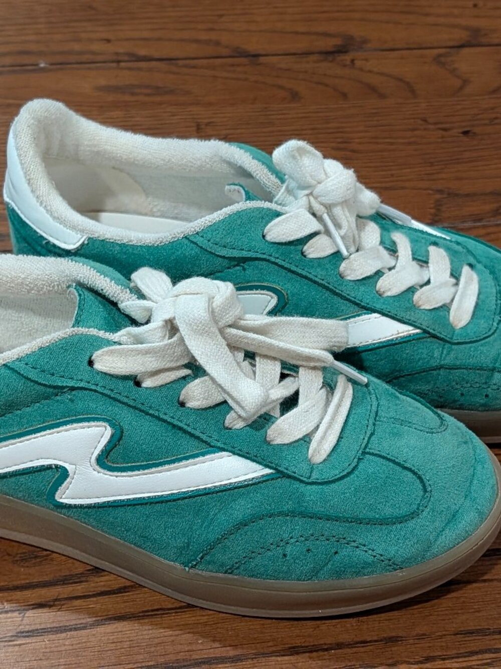 Madden Girl Women's Size 6M Green Suede Retro Low-Top Sneaker Gum Sole